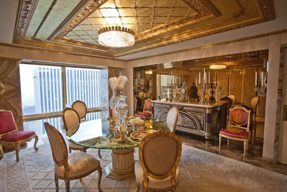 Апартаменти в золоті, курорти й гольф-клуби: якою нерухомістю володіє Трамп Апартаменти в золоті, курорти й гольф-клуби: якою нерухомістю володіє Трамп