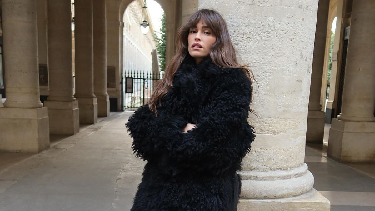 Стилізація чорних чобіт до колін Стилізація чорних чобіт до колін