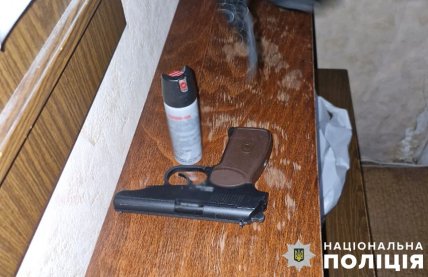 Видавав себе за поліцейського та розмахував пістолетом у кафе: у Києві затримали чоловіка Видавав себе за поліцейського та розмахував пістолетом у кафе: у Києві затримали чоловіка