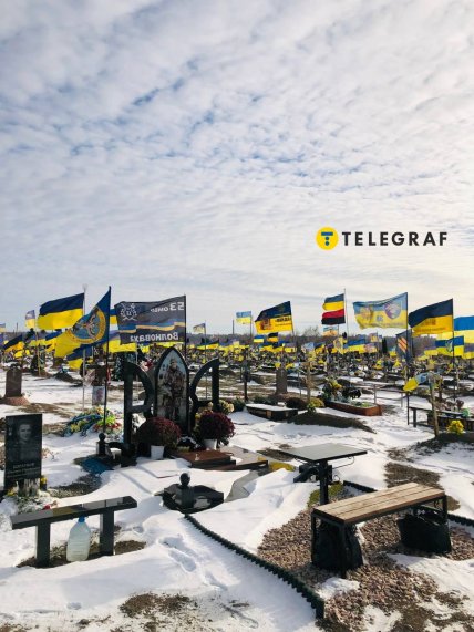 Сотні могил захисниць та захисників України. Як зараз виглядає Краснопільське кладовище у Дніпрі Сотні могил захисниць та захисників України. Як зараз виглядає Краснопільське кладовище у Дніпрі