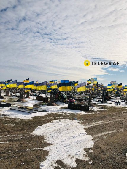 Сотні могил захисниць та захисників України. Як зараз виглядає Краснопільське кладовище у Дніпрі Сотні могил захисниць та захисників України. Як зараз виглядає Краснопільське кладовище у Дніпрі