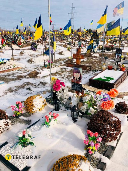 Сотні могил захисниць та захисників України. Як зараз виглядає Краснопільське кладовище у Дніпрі Сотні могил захисниць та захисників України. Як зараз виглядає Краснопільське кладовище у Дніпрі