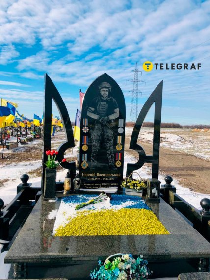 Сотні могил захисниць та захисників України. Як зараз виглядає Краснопільське кладовище у Дніпрі Сотні могил захисниць та захисників України. Як зараз виглядає Краснопільське кладовище у Дніпрі