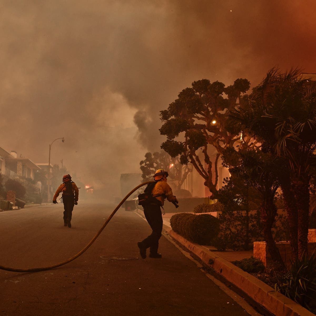 По меньшей мере 24 погибших и выгоревших дотла дома: в Калифорнии продолжаются масштабные лесные пожары По меньшей мере 24 погибших и выгоревших дотла дома: в Калифорнии продолжаются масштабные лесные пожары