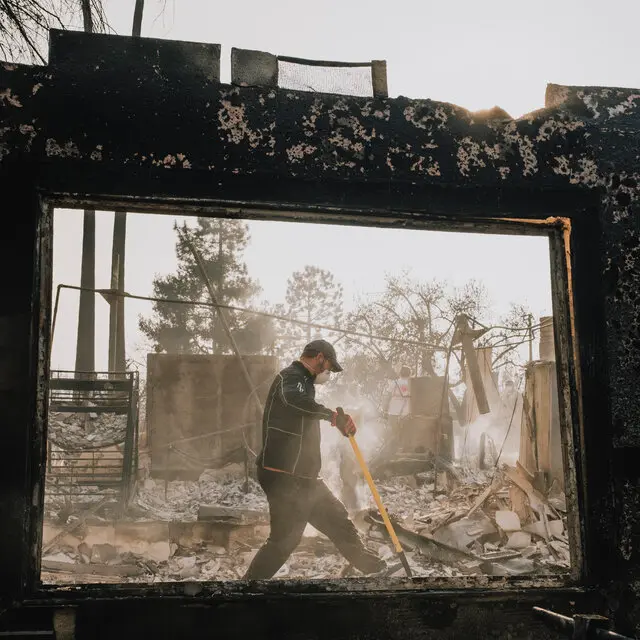 По меньшей мере 24 погибших и выгоревших дотла дома: в Калифорнии продолжаются масштабные лесные пожары По меньшей мере 24 погибших и выгоревших дотла дома: в Калифорнии продолжаются масштабные лесные пожары