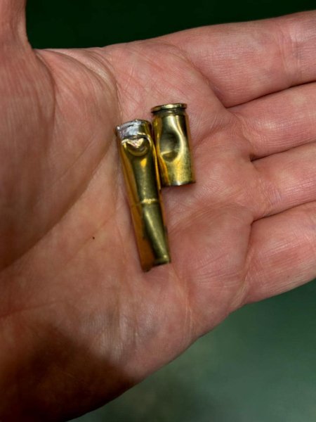 Валерий Залужный показал фото из стрельбища Валерий Залужный, тренировка, стрельбище, стрелковые тренировки, гильзы