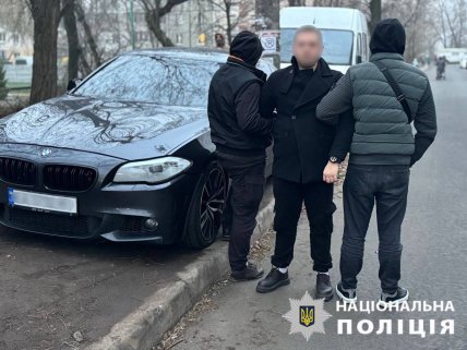 Під Києвом двоє чоловіків увірвалися у квартиру до одинокої матері та викрали її дитину (фото, відео) Під Києвом двоє чоловіків увірвалися у квартиру до одинокої матері та викрали її дитину (фото, відео)