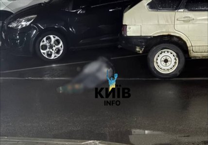 Вистрибнула з вікна на очах матері: у Києві школярка вчинила самогубство (фото) Вистрибнула з вікна на очах матері: у Києві школярка вчинила самогубство (фото)