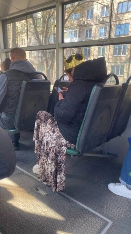 На Дніпропетровщині у трамваї помітили короновану особу На Дніпропетровщині у трамваї помітили короновану особу