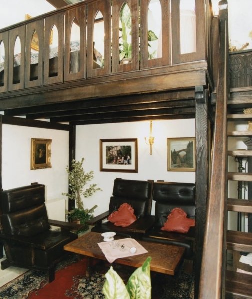 Лише дві кімнати: у Німеччині продають найменший замок (фото) Лише дві кімнати: у Німеччині продають найменший замок (фото)