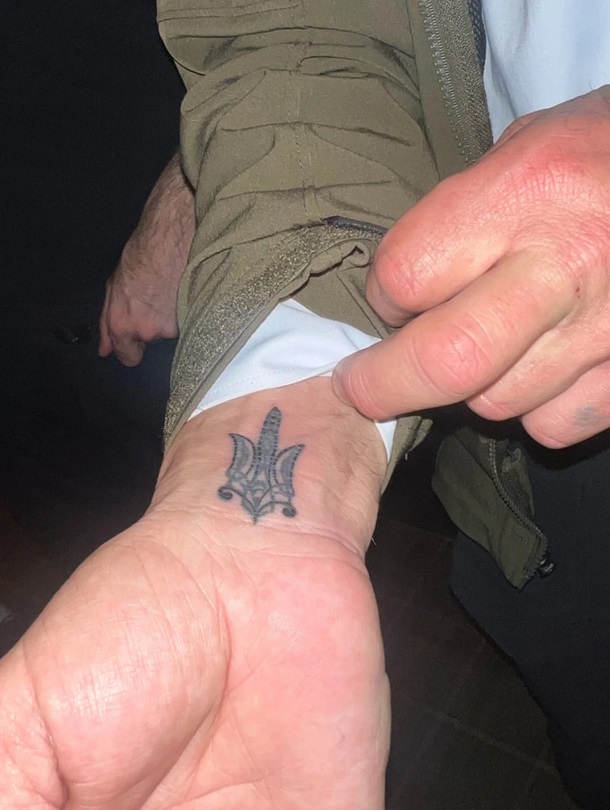 Шон Пенн зробив тату з тризубом Шон Пенн зробив тату з тризубом