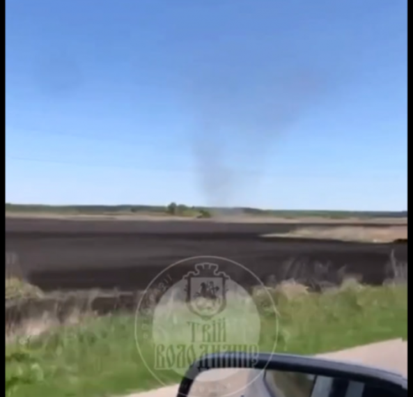 На Волині помітили торнадо: вражаюче відео На Волині помітили торнадо: вражаюче відео