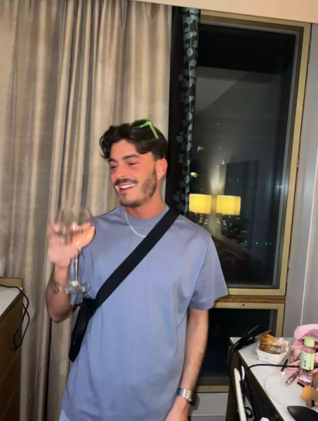 Чоловіка звільнили з роботи Чоловіка звільнили з роботи, перегляд історії браузера, незвичайне звільнення, дивні пошукові запити, історія звільнення, проблеми на роботі