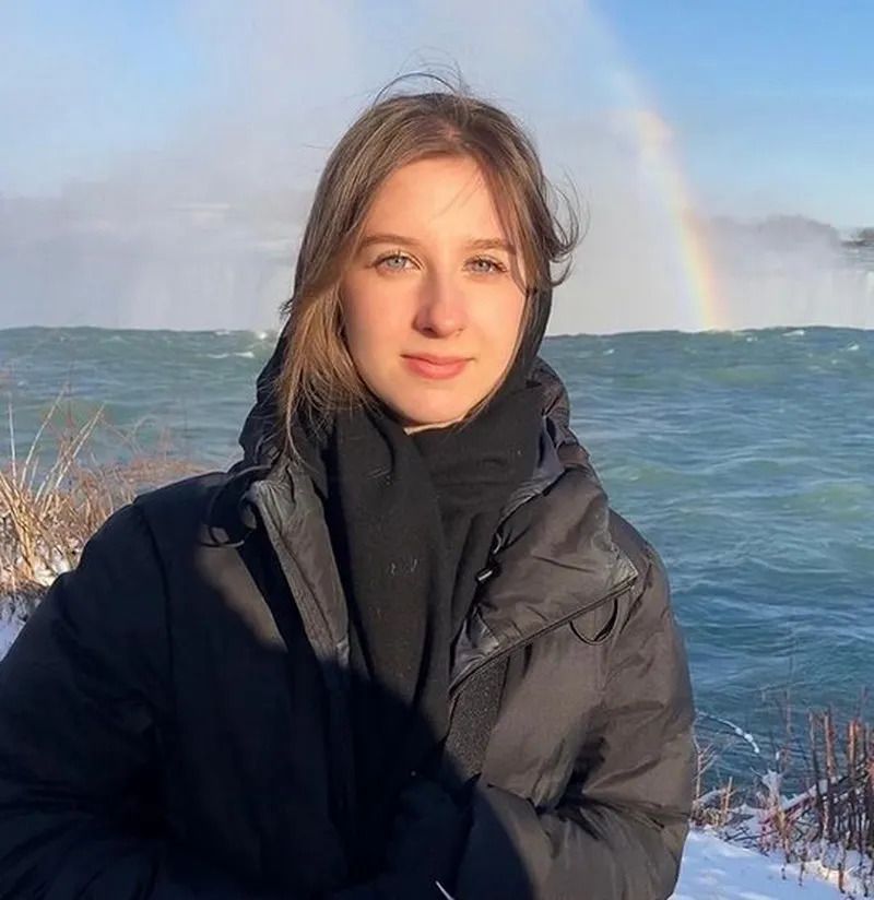 Ви її не впізнаєте: як зараз виглядає онучка Женя зі \"Сватів\"  Ви її не впізнаєте: як зараз виглядає онучка Женя зі \"Сватів\"