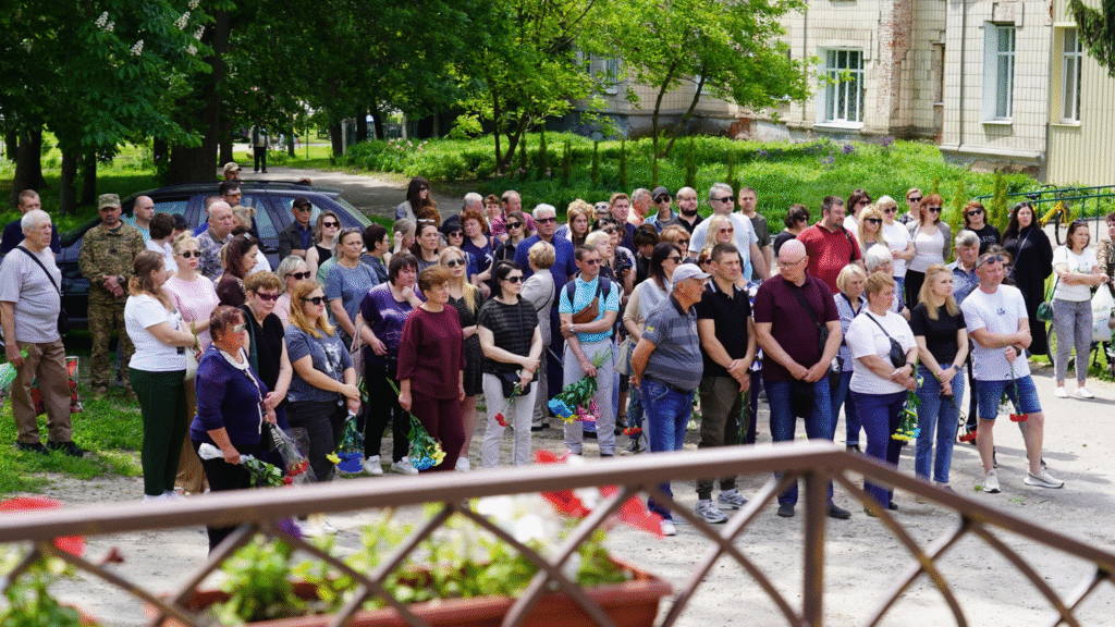 В Охтирці попрощалися з військовослужбовцем Сергієм Граділем, який загинув у Шостці від російського удару В Охтирці попрощалися з військовослужбовцем Сергієм Граділем, який загинув у Шостці від російського удару