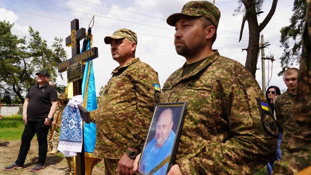 В Охтирці попрощалися з військовослужбовцем Сергієм Граділем, який загинув у Шостці від російського удару В Охтирці попрощалися з військовослужбовцем Сергієм Граділем, який загинув у Шостці від російського удару