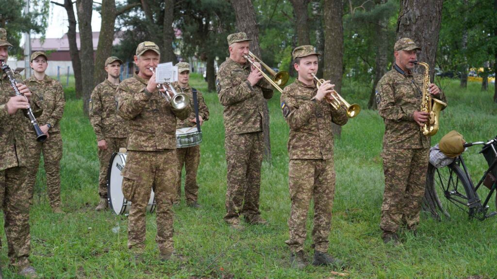 В Охтирці попрощалися з військовослужбовцем Сергієм Граділем, який загинув у Шостці від російського удару В Охтирці попрощалися з військовослужбовцем Сергієм Граділем, який загинув у Шостці від російського удару