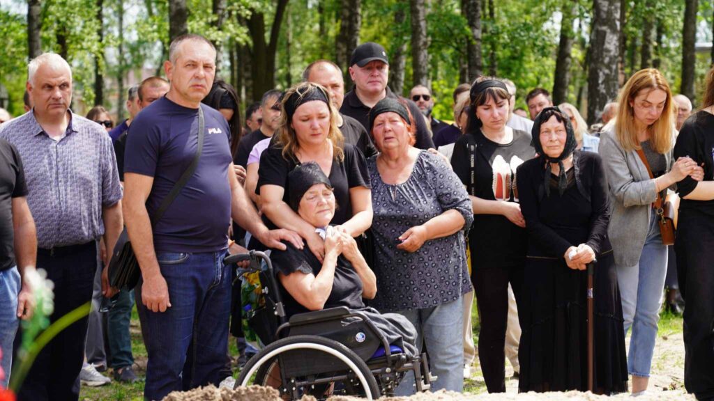 В Охтирці попрощалися з військовослужбовцем Сергієм Граділем, який загинув у Шостці від російського удару В Охтирці попрощалися з військовослужбовцем Сергієм Граділем, який загинув у Шостці від російського удару