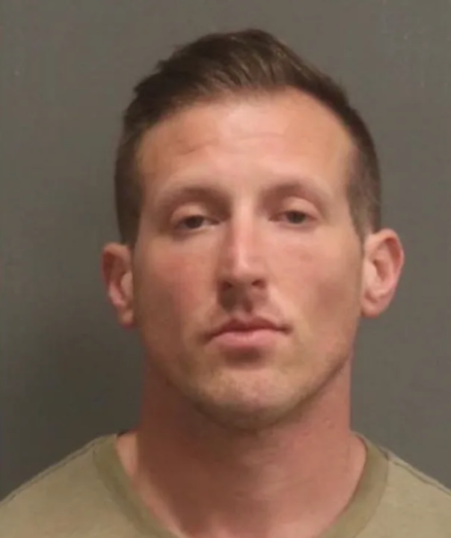 У робочий час: у США заарештовано поліцейського за участь у зйомках ролика для OnlyFans (фото) У робочий час: у США заарештовано поліцейського за участь у зйомках ролика для OnlyFans (фото)