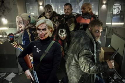 Верещук з автоматом стала зіркою мережі: українці роблять меми та жартують Верещук з автоматом стала зіркою мережі: українці роблять меми та жартують