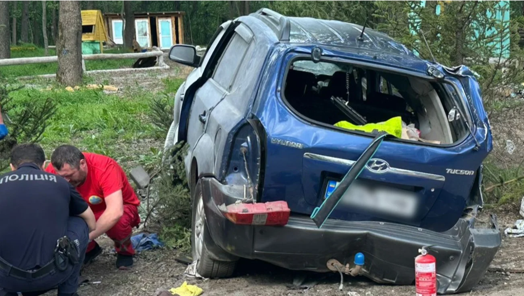 На Харківщині водій вчинив самогубство після ДТП, у якій загинула жінка та дитина На Харківщині водій вчинив самогубство після ДТП, у якій загинула жінка та дитина