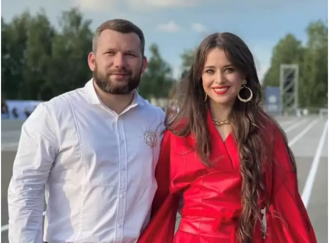 Slavia на дев’ятому місяці вагітності виходить заміж Slavia на дев’ятому місяці вагітності виходить заміж