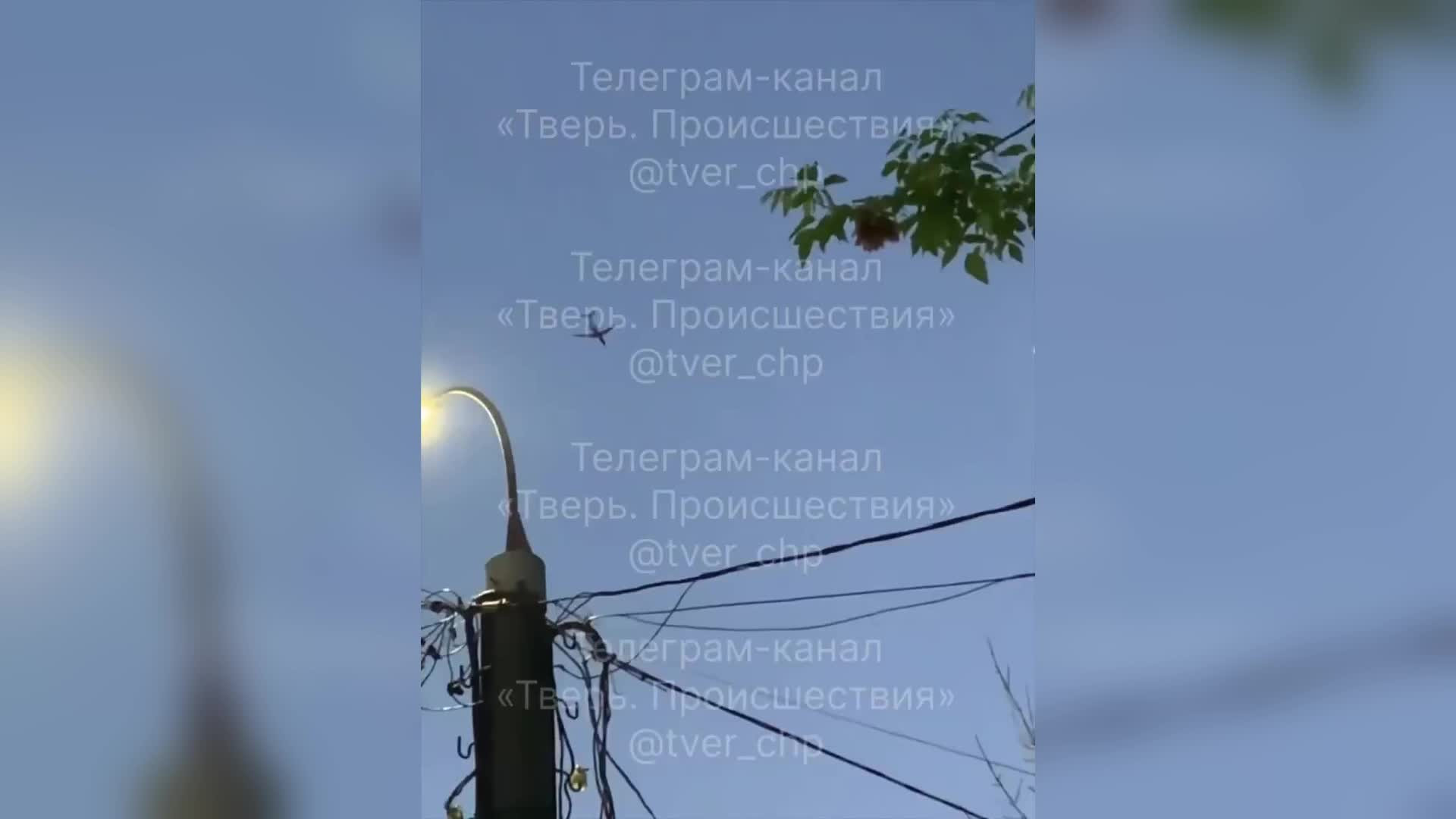 Російська ППО накрила \"дружнім вогнем\" свій військовий літак (відео) Російська ППО накрила \"дружнім вогнем\" свій військовий літак (відео)