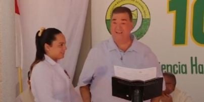 Мер міста "загубив" штани просто під час виступу – курйозне відео