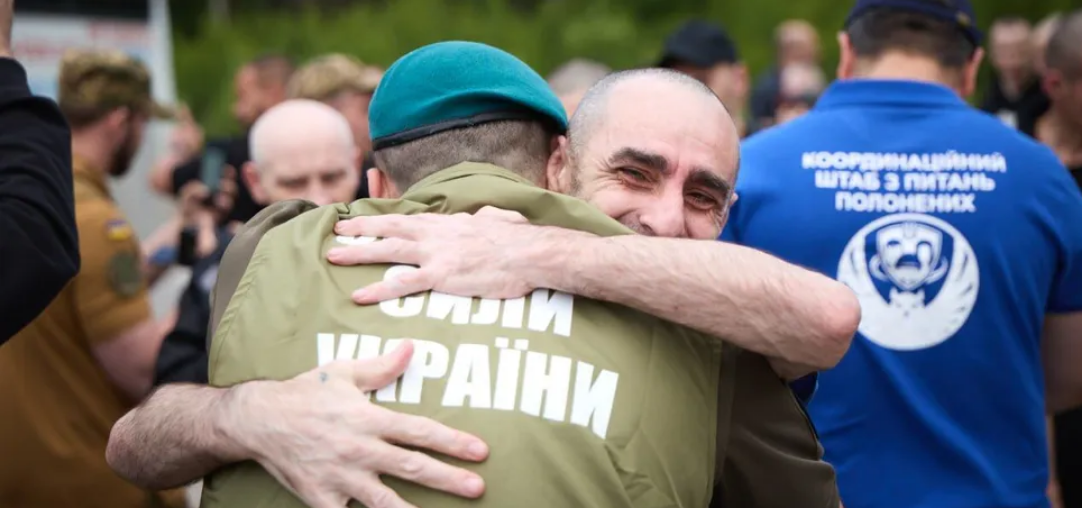 "Наші повертаються додому": Зеленський заявив про другий етап повернення воїнів з полону і показав емоційні фото захисників "Наші повертаються додому": Зеленський заявив про другий етап повернення воїнів з полону і показав емоційні фото захисників