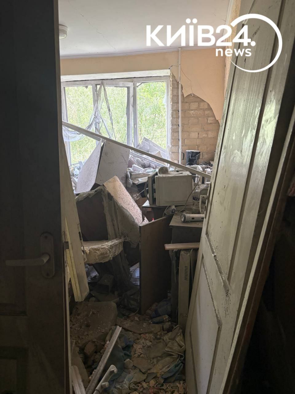 Під час нічної атаки постраждали гуртожитки КАІ Під час нічної атаки постраждали гуртожитки КАІ