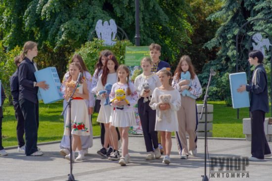 «Тиша, що говорить»: У Житомирі вшанували пам’ять дітей, загиблих у війні «Тиша, що говорить»: У Житомирі вшанували пам’ять дітей, загиблих у війні