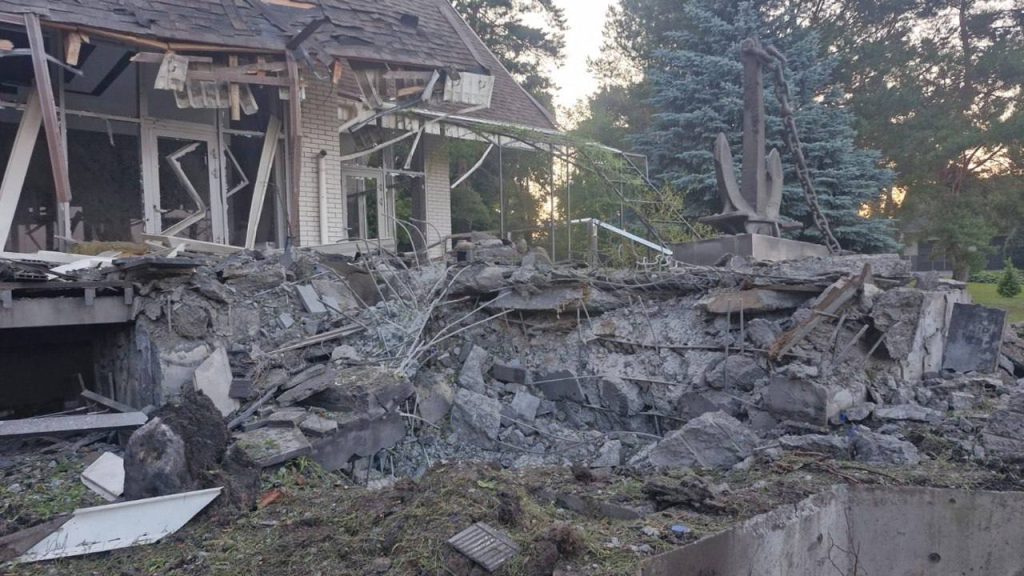 Нічна атака БпЛА на Харків: в якому стані постраждала родина 2 Вирва від влучання БПЛА в Харкові