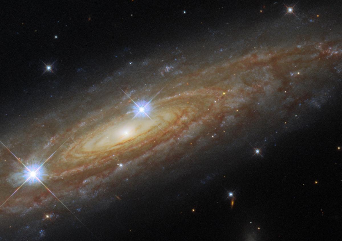 Галактичні туманності ховають приховану матерію / фото ESA/Hubble & NASA, A. Seth Галактичні туманності ховають приховану матерію / фото ESA/Hubble & NASA, A. Seth