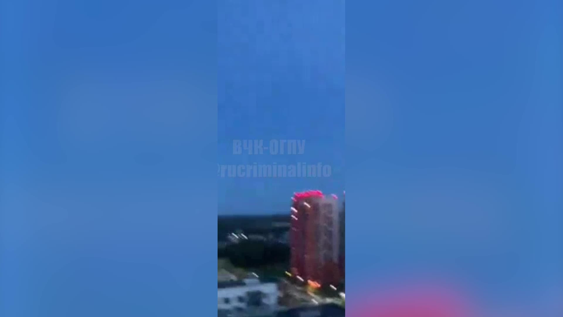 У Росії скаржаться на атаку дронів, вони вже у Татарстані (відео) У Росії скаржаться на атаку дронів, вони вже у Татарстані (відео)