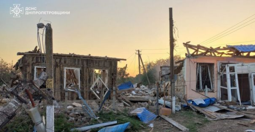 На Дніпропетровщині російський КАБ знищив оселю рятувальника, який відпочивав вдома На Дніпропетровщині російський КАБ знищив оселю рятувальника, який відпочивав вдома
