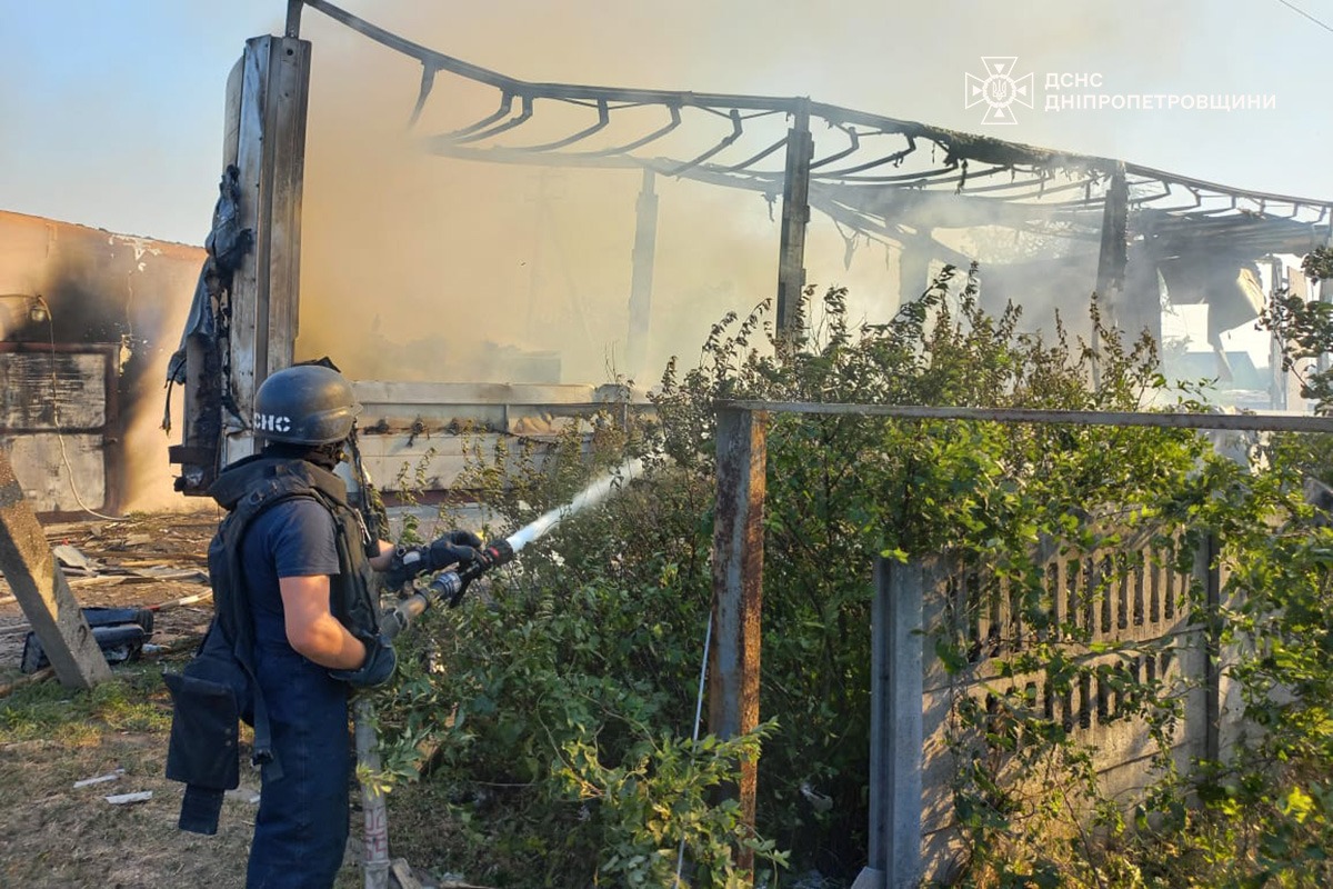 На Дніпропетровщині російський КАБ знищив оселю рятувальника, який відпочивав вдома На Дніпропетровщині російський КАБ знищив оселю рятувальника, який відпочивав вдома