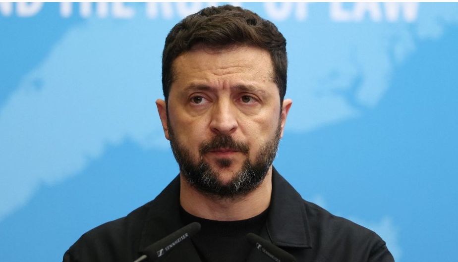 The Telegraph рішуче атакував Зеленського, закликаючи до його відставки. The Telegraph рішуче атакував Зеленського, закликаючи до його відставки.