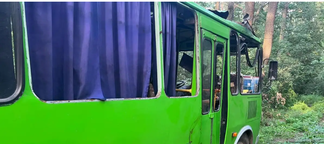 Війська РФ вдарили по автобусу на Сумщині: троє загиблих Війська РФ вдарили по автобусу на Сумщині: троє загиблих