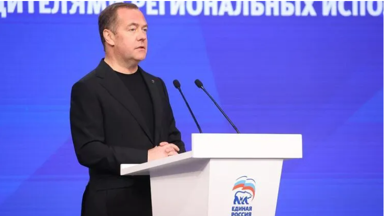 Медведєв закликав Трампа висадити спецназ у Києві Медведєв закликав Трампа висадити спецназ у Києві