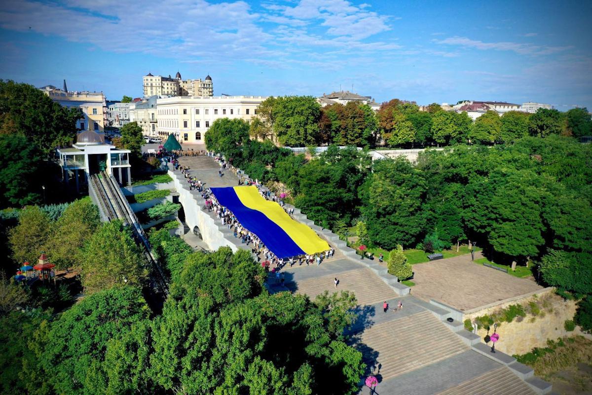 Прапор України над Потьомкінськими сходами / фото мерія Одеси Прапор України над Потьомкінськими сходами / фото мерія Одеси