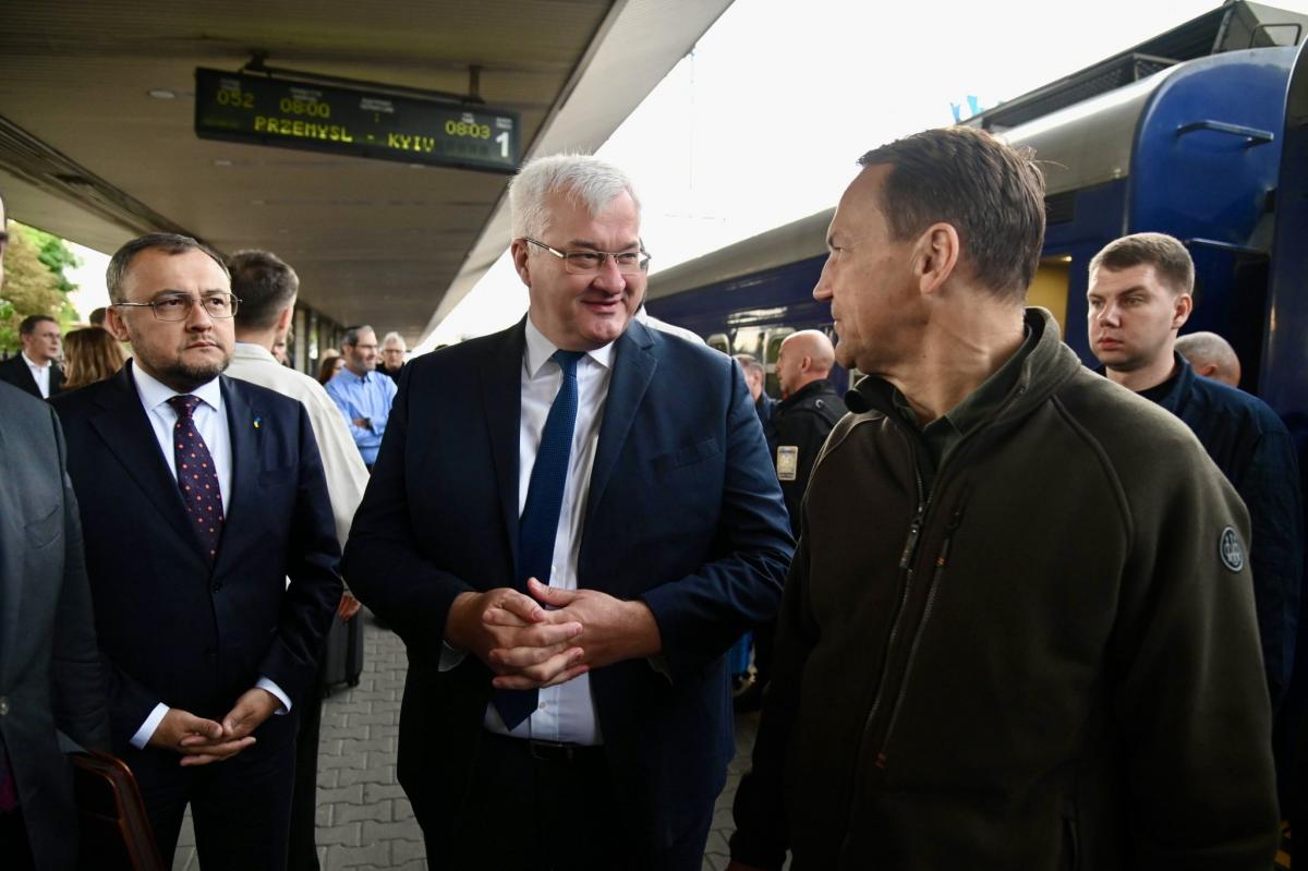 Сікорський прибув до Києва / x.com/andrii_sybiha Сікорський прибув до Києва / x.com/andrii_sybiha