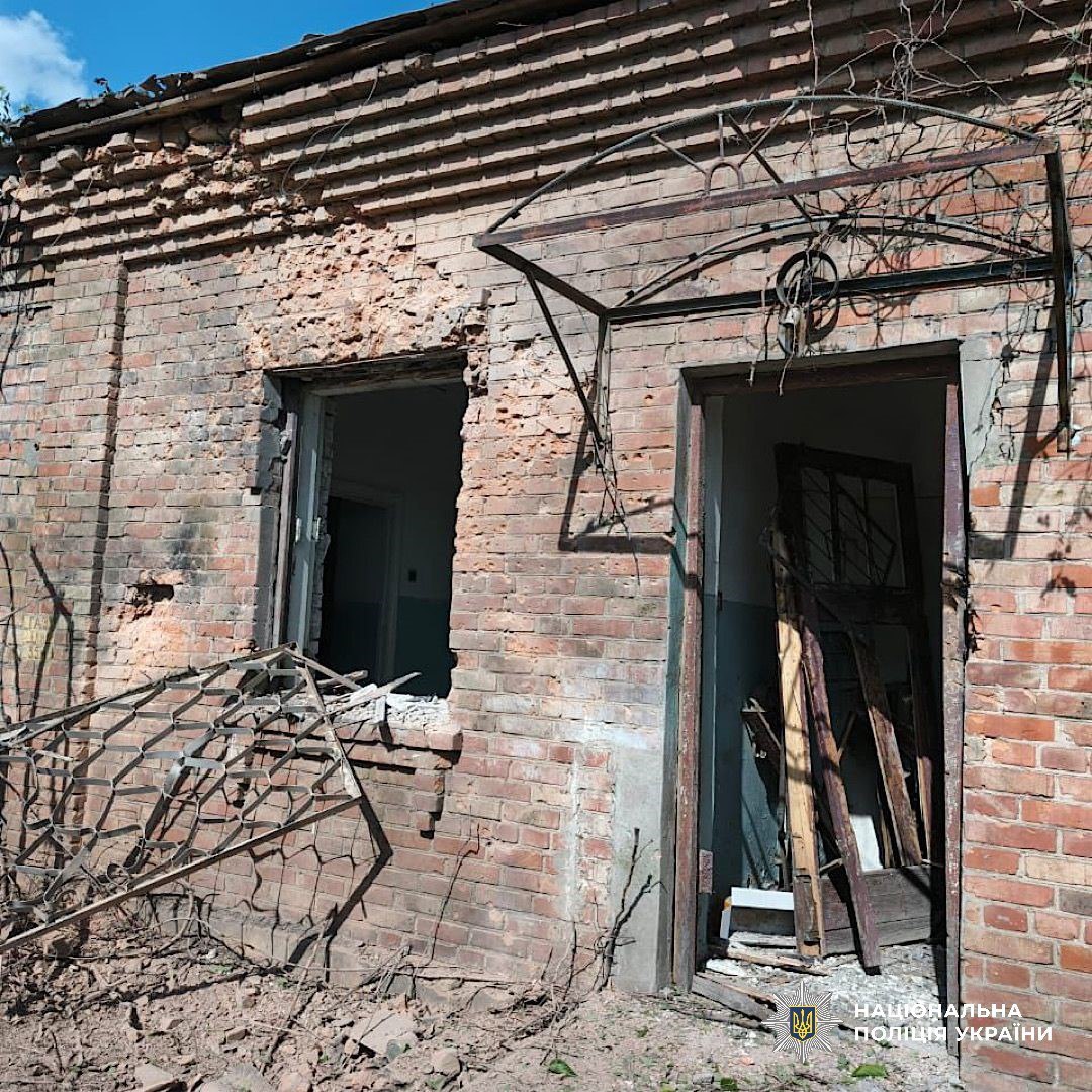 У поліції показали наслідки ворожих обстрілів чотирьох районів Дніпропетровщини (ФОТО) У поліції показали наслідки ворожих обстрілів чотирьох районів Дніпропетровщини (ФОТО)