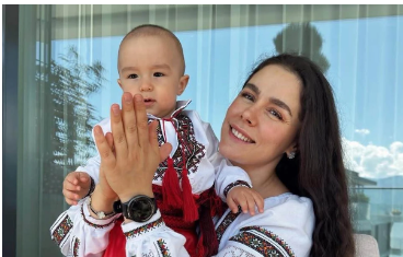 Онуфрійчук показала, як синок під українську народну пісню витанцьовував. Смішне відео Онуфрійчук показала, як синок під українську народну пісню витанцьовував. Смішне відео