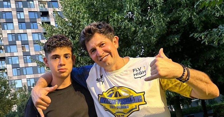 Андрій Джеджула у військовій формі потренувався з сином на полігоні і підкорив вправною стрільбою