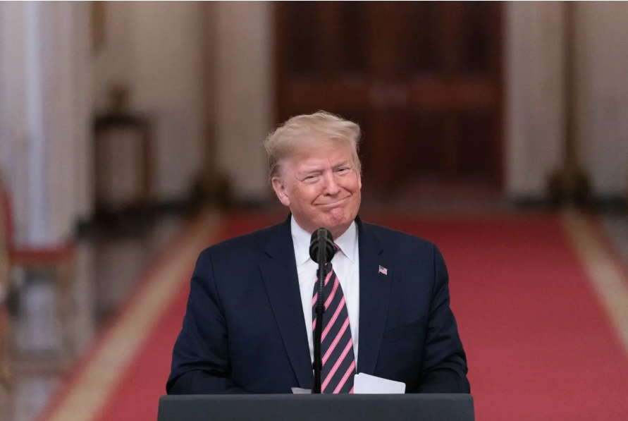 "Фейкові новини": Трамп запевняє, що не планує називати бальну залу у Білому домі на свою честь "Фейкові новини": Трамп запевняє, що не планує називати бальну залу у Білому домі на свою честь