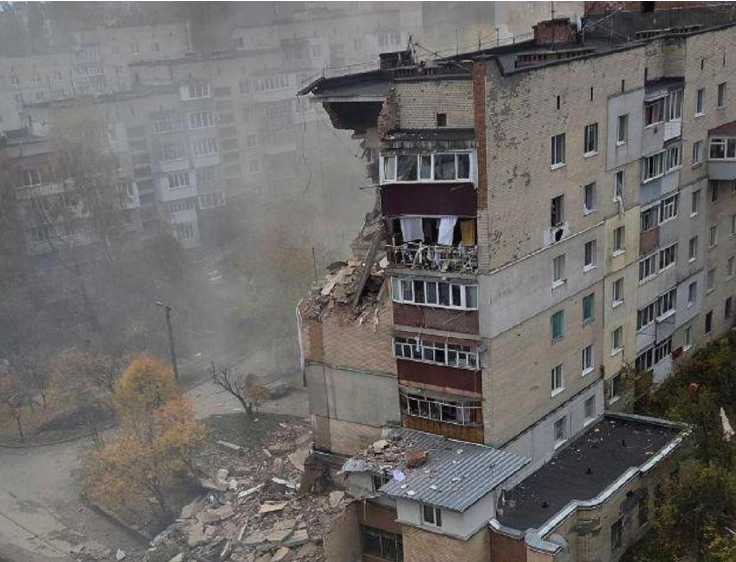У Хмельницькому через вибух обвалилася частина багатоповерхівки, є постраждалі (фото) У Хмельницькому через вибух обвалилася частина багатоповерхівки, є постраждалі (фото)