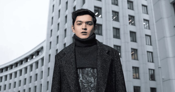 Російський співак-путініст у Казахстані поплатився за висміювання синьо-жовтих кольорів