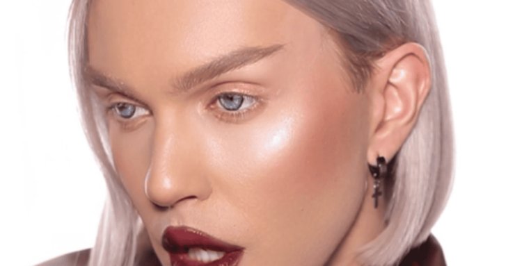 Відомий український візажист шокував сумою, яку витрачає на косметику щотижня