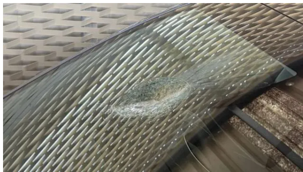 Метеорит проти автопілота: як Tesla Model Y пережила удар з космосу Метеорит проти автопілота: як Tesla Model Y пережила удар з космосу