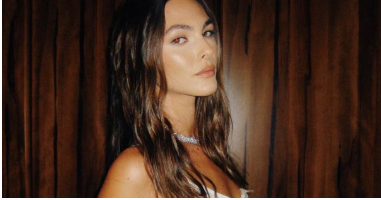 Дівчина Леонардо Ді Капріо — Вітторія Черетті — підкреслила стрункі ноги мінісукнею (фото) Дівчина Леонардо Ді Капріо — Вітторія Черетті — підкреслила стрункі ноги мінісукнею (фото)